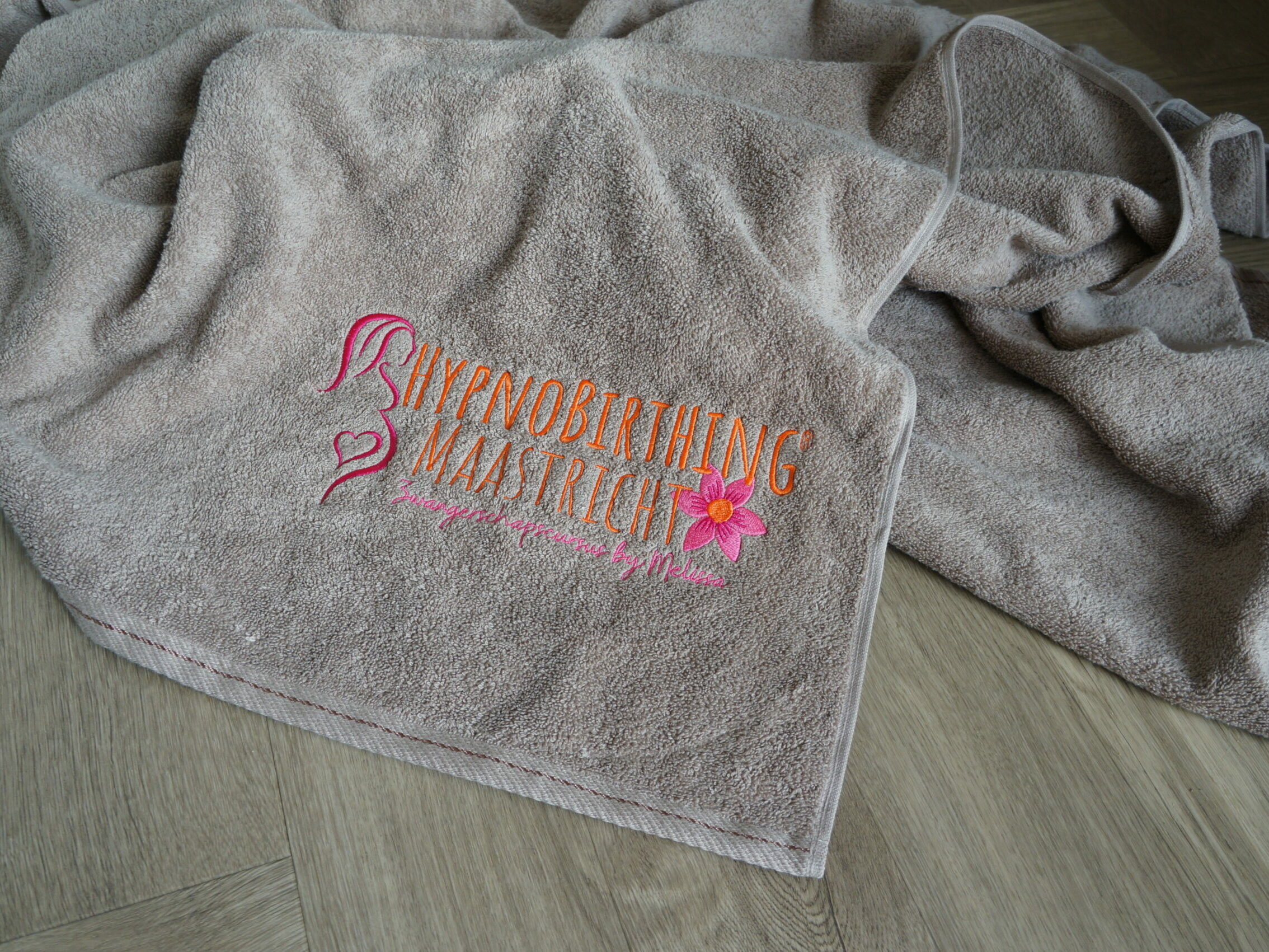 Geboortehanddoek beige